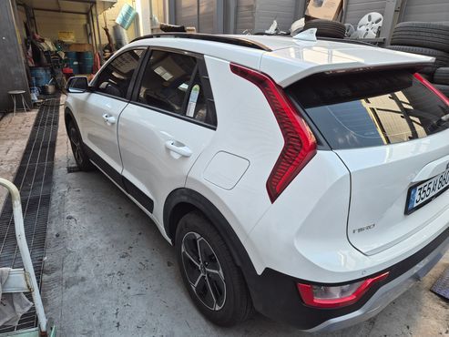 Kia Niro Prestige — пробег 10 480 км — фото 3 из 5