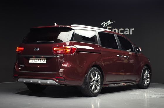 Kia Carnival 9-Seater Luxury — пробег 98 722 км — фото 2 из 5