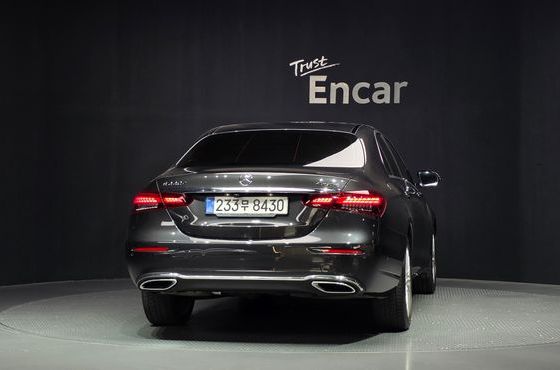 Mercedes-Benz E-Class E220d 4MATIC Exclusive — пробег 167 150 км — фото 4 из 5