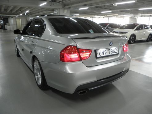 BMW 3-Series 320i Sedan M Sports — пробег 109 510 км — фото 4 из 5
