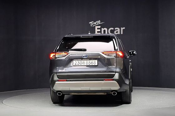 Toyota RAV4 2,5 4WD Hybrid LTD — пробег 65 295 км — фото 4 из 5