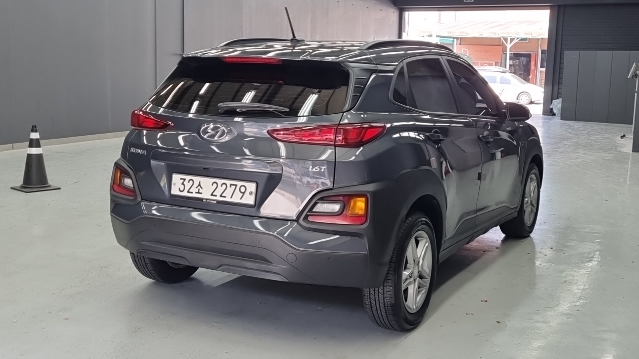 Hyundai Kona 1.6 Turbo 2WD Modern Tech — пробег 79 000 км — фото 2 из 5