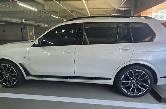 BMW X7 xDrive 40i M Sport 7STR — пробег 28 465 км — фото 2 из 5