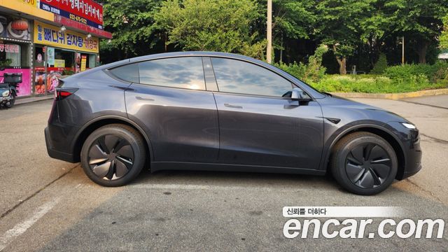 Tesla Model Y Premium RWD — пробег 860 км — фото 3 из 5