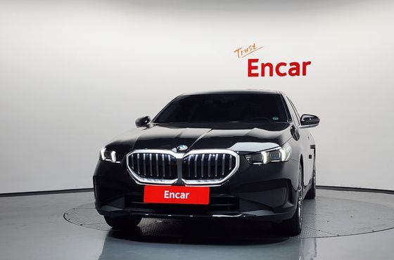 BMW 5-Series 530i xDrive — пробег 15 800 км — фото 3 из 5