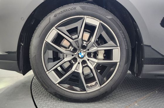 BMW 5-Series 530i xDrive — пробег 15 800 км — фото 5 из 5