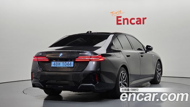 BMW i5 eDrive 40 M Sport — пробег 53 769 км — фото 2 из 5