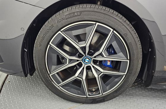BMW i5 eDrive 40 M Sport — пробег 53 769 км — фото 5 из 5