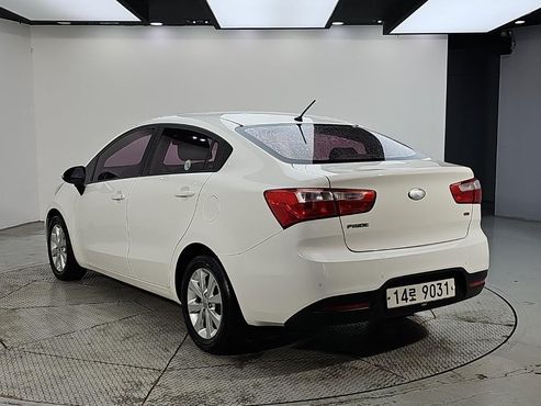 Kia pride 1.6 GDI Sedan Luxury — пробег 145 000 км — фото 3 из 5