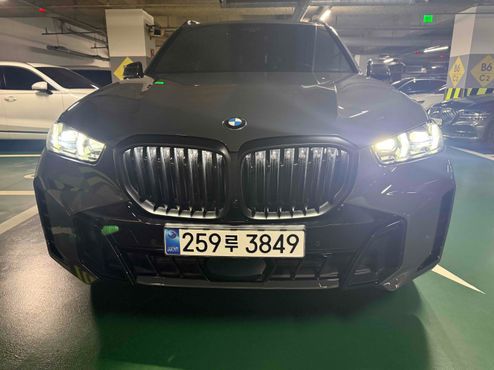 BMW X5 xDrive 40i M Sport Pro Special Edition — пробег 5 800 км — фото 2 из 5