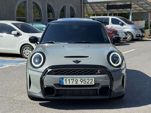 Mini Cooper 5Door Classic Launch Pack Third Generation — пробег 29 500 км — фото 3 из 5