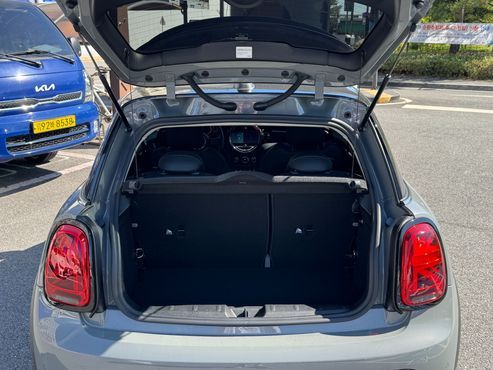 Mini Cooper 5Door Classic Launch Pack Third Generation — пробег 29 500 км — фото 5 из 5