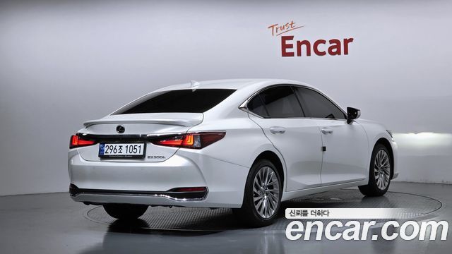 Lexus ES Luxury Plus — пробег 40 038 км — фото 2 из 5