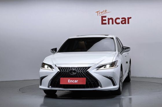 Lexus ES Luxury Plus — пробег 40 038 км — фото 3 из 5