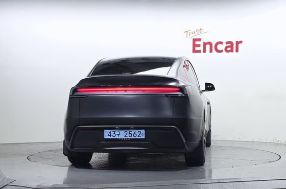 Tesla Model Y RWD — пробег 9 268 км — фото 4 из 5