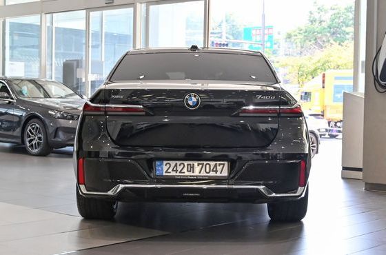 BMW 7-Series 740d xDrive M Sport — пробег 14 134 км — фото 3 из 5