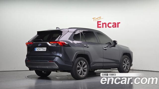 Toyota RAV4 2,5 4WD Hybrid LTD — пробег 68 007 км — фото 2 из 5