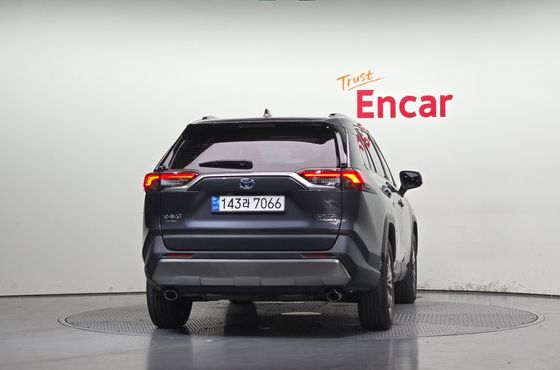 Toyota RAV4 2,5 4WD Hybrid LTD — пробег 68 007 км — фото 4 из 5