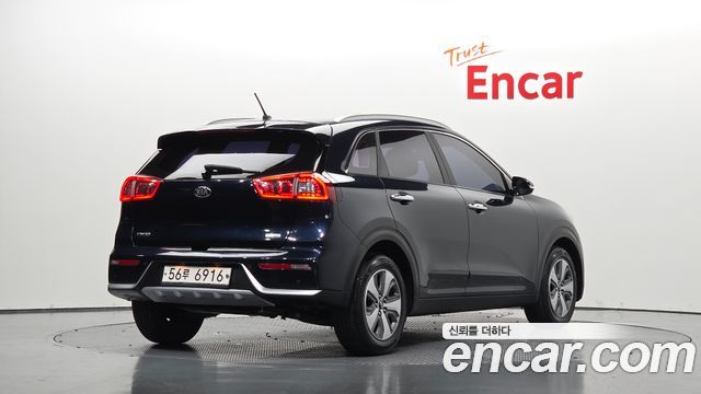 Kia Niro Prestige — пробег 47 581 км — фото 2 из 5