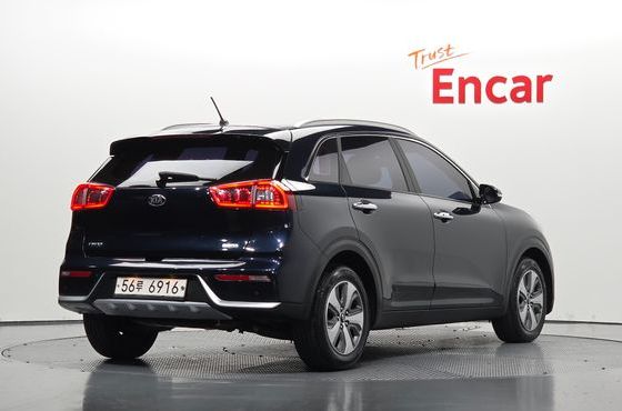 Kia Niro Prestige — пробег 47 581 км — фото 2 из 5