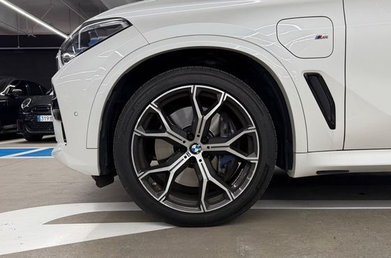 BMW X5 xDrive 45e M Sport — пробег 60 700 км — фото 5 из 5