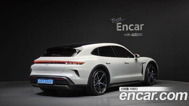 Porsche Taycan Turbo Cross Turismo — пробег 11 490 км — фото 2 из 5