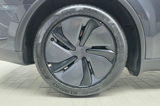 Tesla Model Y Long Range AWD — пробег 18 233 км — фото 5 из 5