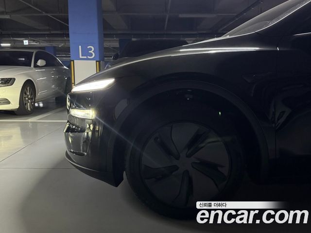 Tesla Model Y Premium RWD — пробег 1 127 км — фото 3 из 5
