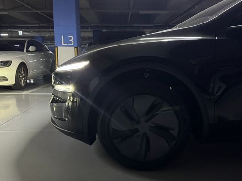 Tesla Model Y Premium RWD — пробег 1 127 км — фото 3 из 5