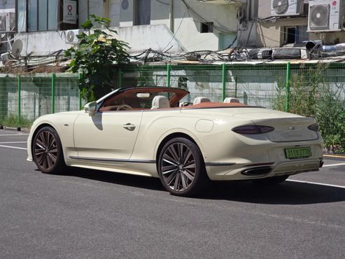 Bentley Continental 4.0 GTC Speed — пробег 9 900 км — фото 3 из 5