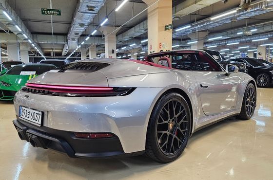 Porsche 911 Carrera 4 GTS Cabriolet — пробег 4 900 км — фото 2 из 5
