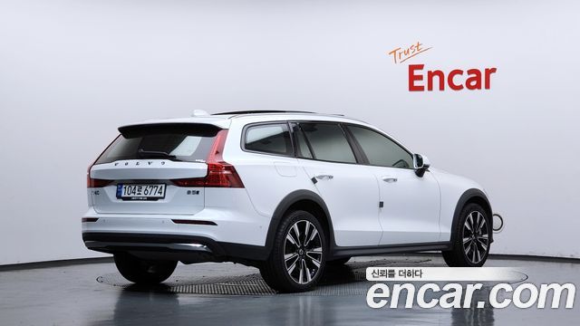 Volvo V60 B5 Ultimate AWD — пробег 71 638 км — фото 2 из 5