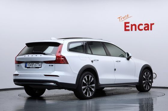 Volvo V60 B5 Ultimate AWD — пробег 71 638 км — фото 2 из 5