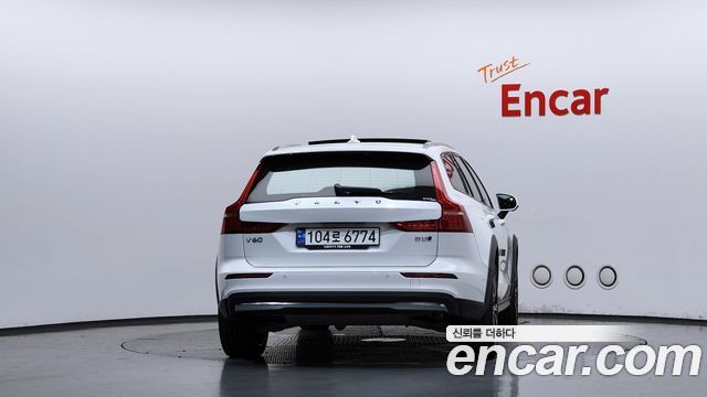 Volvo V60 B5 Ultimate AWD — пробег 71 638 км — фото 4 из 5