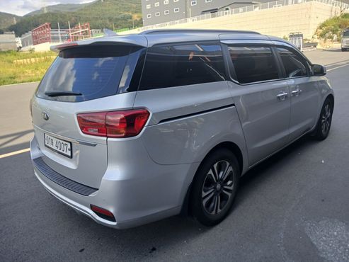 Kia Carnival 9-Seater Luxury — пробег 132 640 км — фото 2 из 5