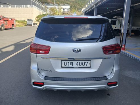 Kia Carnival 9-Seater Luxury — пробег 132 640 км — фото 4 из 5