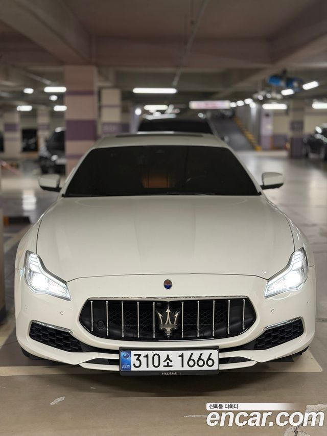 Maserati Quattroporte 3.0 V6 Granlusso — пробег 27 700 км — фото 1 из 5