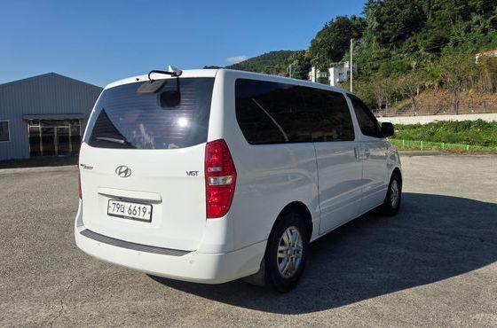 Hyundai Starex 12-Seater Wagon Smart — пробег 161 142 км — фото 4 из 5