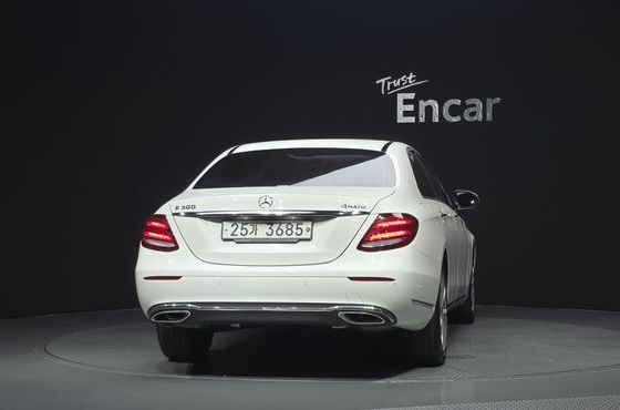 Mercedes-Benz E-Class E300 4MATIC Exclusive — пробег 140 130 км — фото 4 из 5