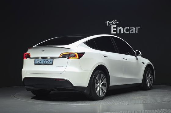 Tesla Model Y Long Range AWD — пробег 56 477 км — фото 2 из 5