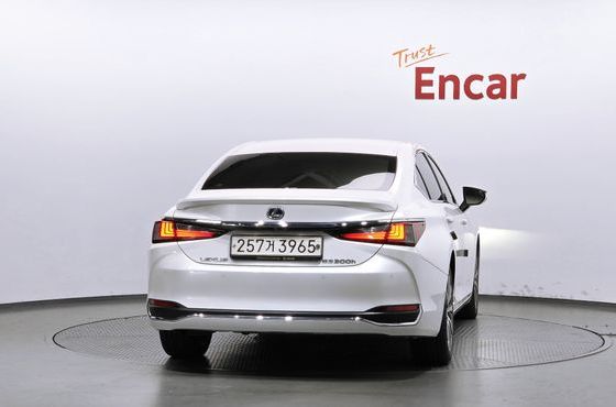 Lexus ES Luxury — пробег 100 049 км — фото 4 из 5