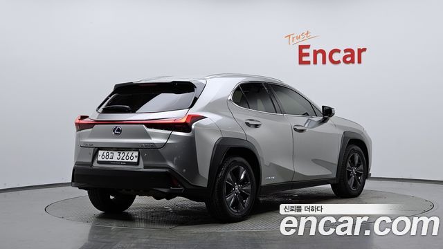 Lexus UX 2.0 2WD — пробег 97 517 км — фото 2 из 5