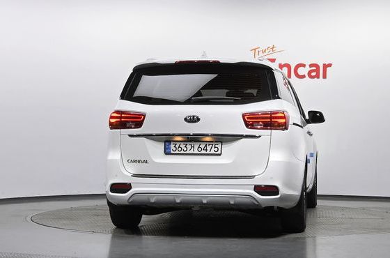 Kia Carnival 9-Seater Luxury — пробег 99 673 км — фото 4 из 5