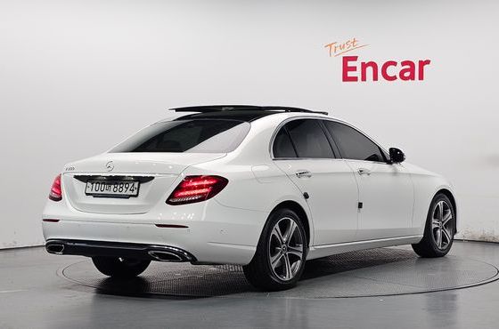 Mercedes-Benz E-Class E300 Avantgarde — пробег 126 229 км — фото 2 из 5
