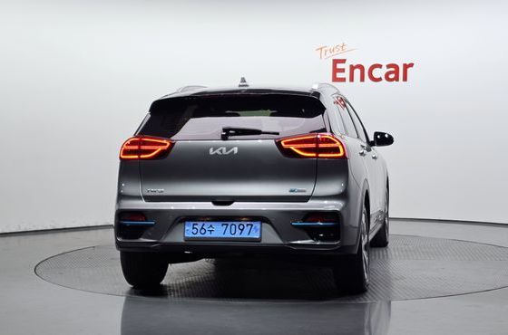 Kia Niro Prestige — пробег 71 869 км — фото 4 из 5