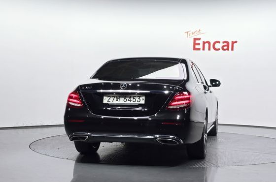 Mercedes-Benz E-Class E300 Avantgarde — пробег 110 826 км — фото 4 из 5