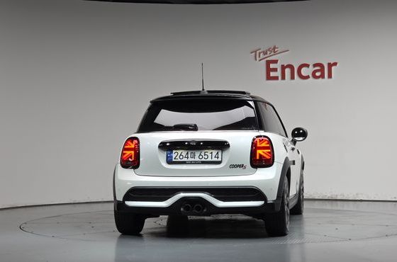 Mini Cooper Classic Launch Pack Third Generation — пробег 20 821 км — фото 4 из 5