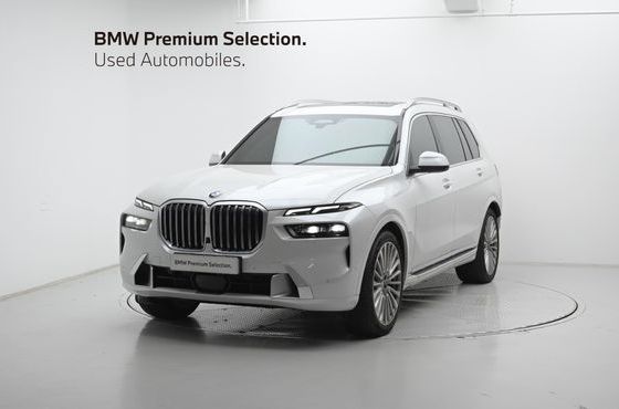 BMW X7 xDrive 40i Design Pure Excellence 6-Seater — пробег 15 606 км — фото 1 из 5