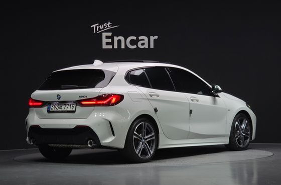 BMW 1-Series 120i M Sports — пробег 24 726 км — фото 2 из 5