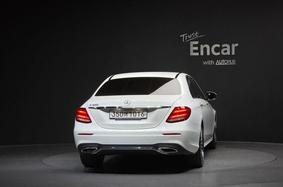Mercedes-Benz E-Class E300 AMG Line — пробег 77 323 км — фото 4 из 5